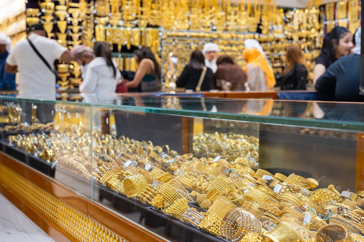 Gold prices in the UAE decline amid geopolitical tensions and economic factors