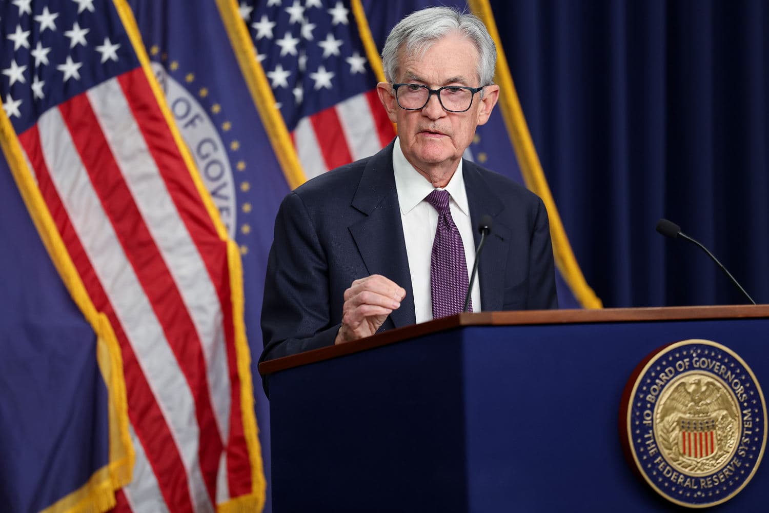 Federal Reserve Expected to Maintain Interest Rates Amid Leadership Transition