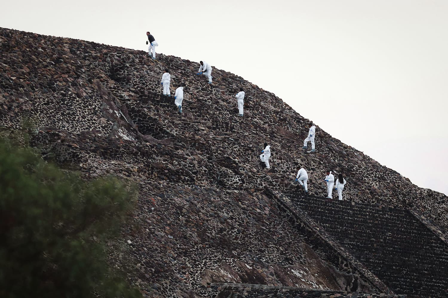 Mass shooting at Teotihuacán pyramids leaves one dead and multiple injured