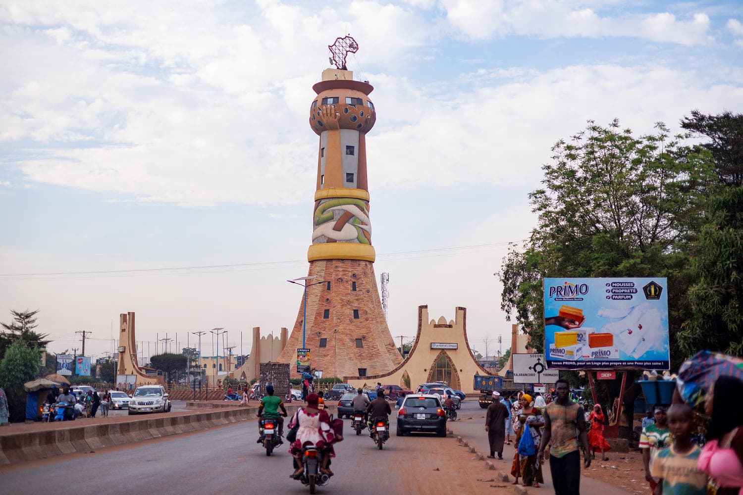 Coordinated Insurgent Attacks Target Military Sites Across Mali