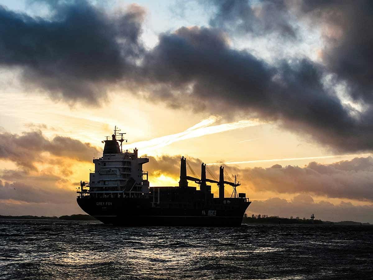 Iran closes Strait of Hormuz amid escalating energy crisis