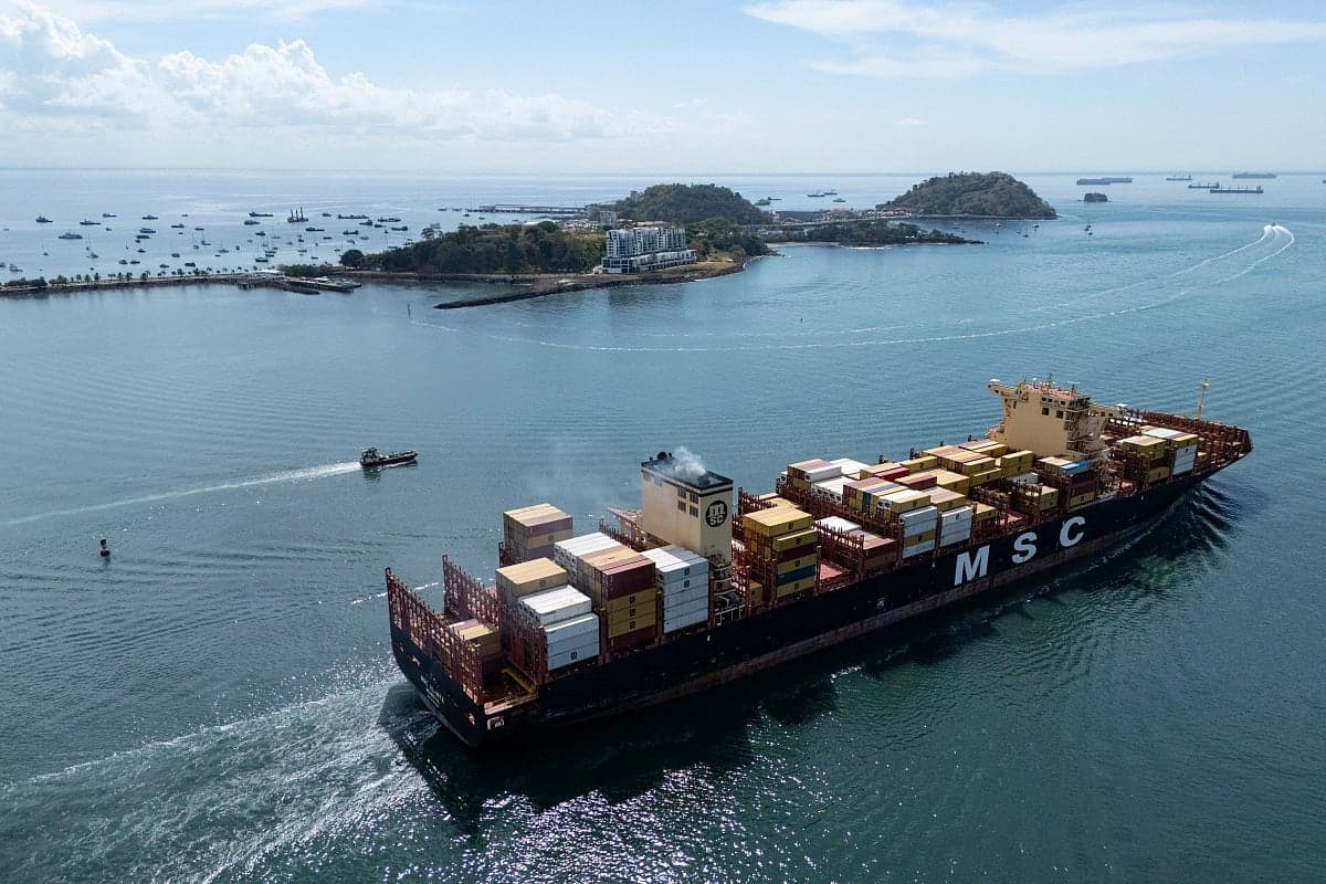 Blockade of Strait of Hormuz Drives Record Oil Transit Costs Through Panama Canal