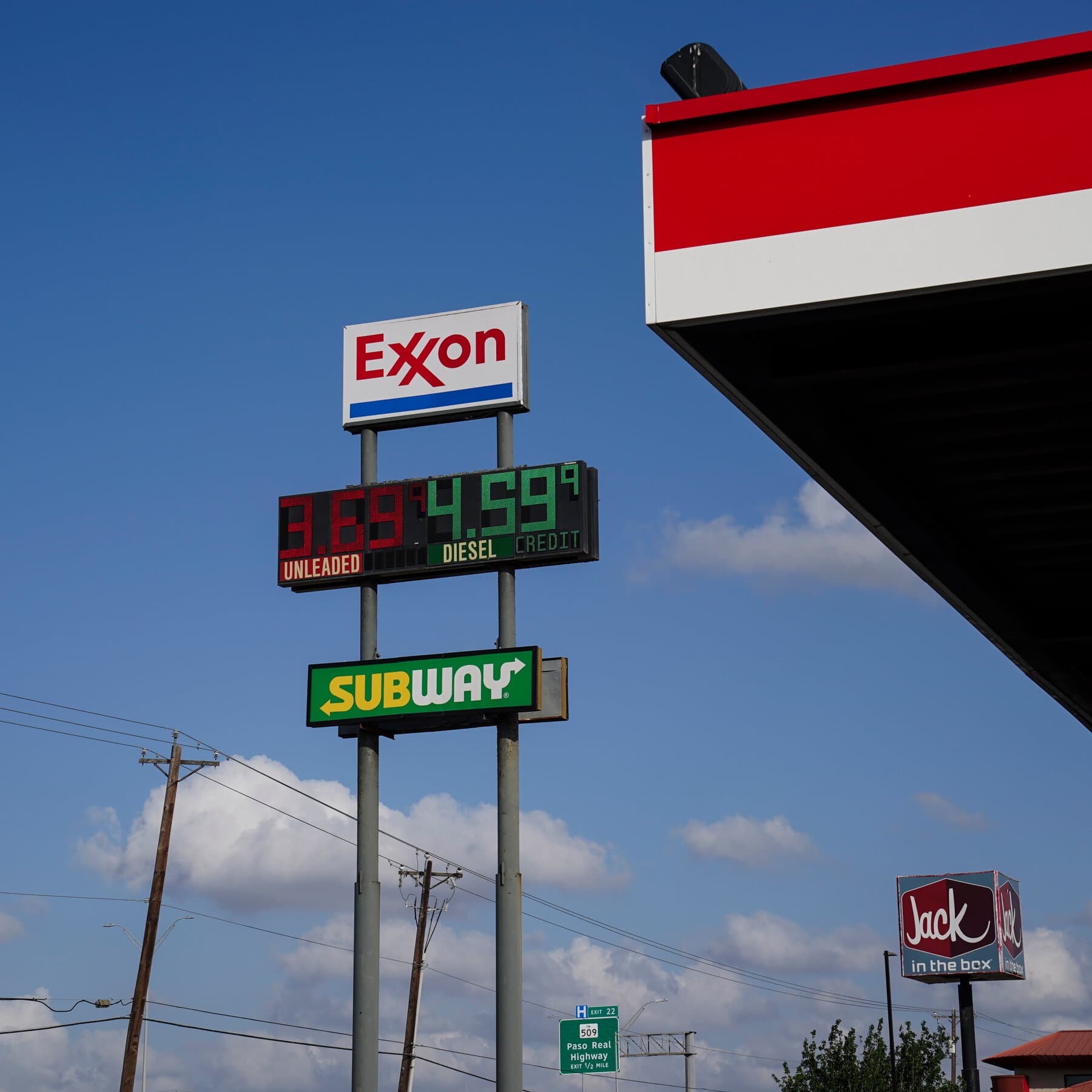 U.S. Gasoline Prices Surge 25% Amid Ongoing U.S.-Israeli Conflict with Iran