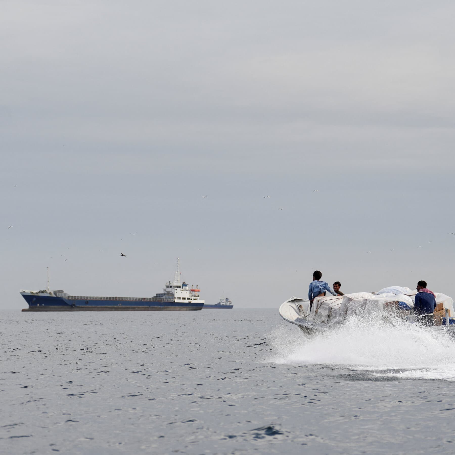 Shipping Companies Avoid Strait of Hormuz Due to US-Iran Tensions